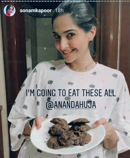 सोनम कपूर ने पति के लिए बनाई कुकीज, शरारत में कहा- 'सब खा जाऊंगी'