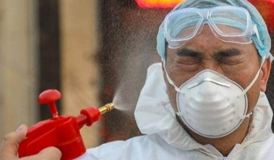 कोरोना मरीजों का इलाज कर रहे डॉक्टरों के लिए IIT ने बनाया प्रोटेक्टिव स्प्रे