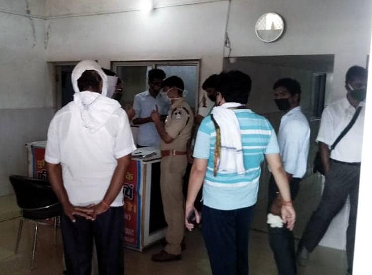 बिना शादी के मां बनी 17 साल की लड़की, ऑपरेशन थिएटर में ही लगा ली फांसी