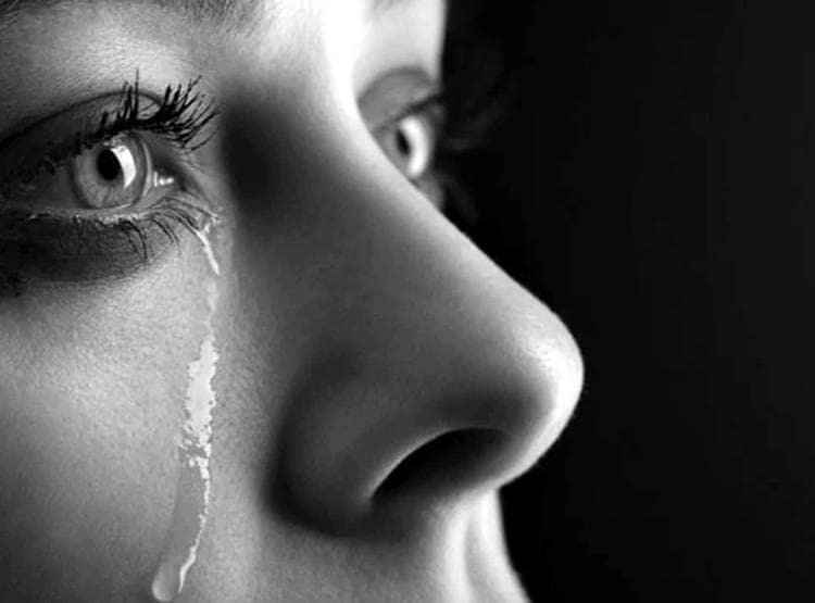 चाचा ने तमंचा देकर कहा- मां-भाई-बहन को मार दो, भतीजी ने किया सुसाइड