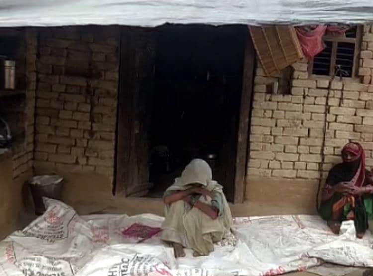 UP: गैंगरेप करने पर पंचों ने दी 5-5 जूते मारने की सजा, लड़की ने लगा ली फांसी