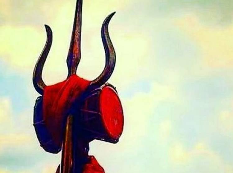 लॉकडाउन पर भारी आस्था, पेड़ पर दिखे त्रिशूल-डमरू तो जुट गई भीड़