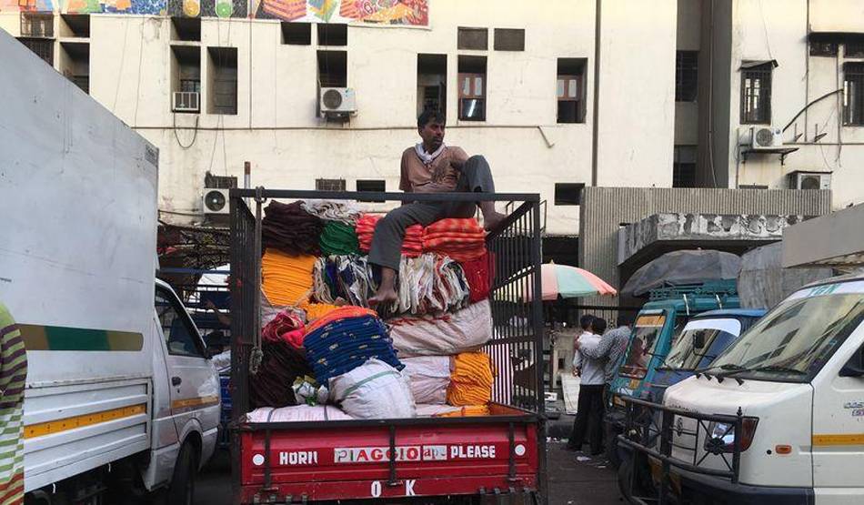 लॉकडाउन: सूरत के कपड़ा उद्योग को 500-600 करोड़ का नुकसान