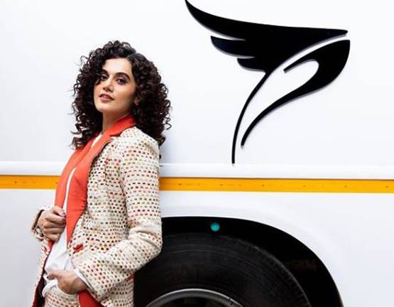 छोटे बालों में तापसी को देख सेलेब्स हैरान, कहा- ये क्या कर लिया