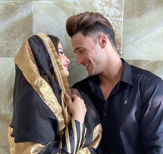 हिमांशी ने यूं किया रमजान मुबारक, फोटो देख असिम के मुंह से निकला ये