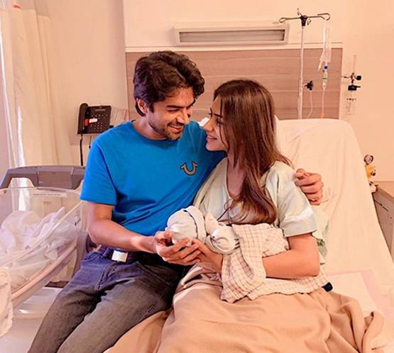 ये है आशिकी फेम एक्ट्रेस ने दिया बेटी को जन्म, शेयर की पहली तस्वीर