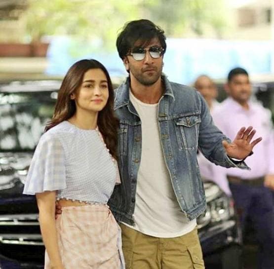 नहीं होगी डेस्टिनेशन वेडिंग, दिसंबर में इस शहर में फेरे लेंगे आलिया-रणबीर!