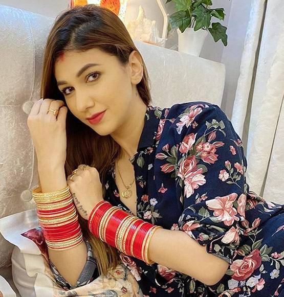 अनूप जलोटा संग जुड़ा जसलीन का नाम, अब वायरल हुई सिंदूर-चूड़ा पहने फोटो