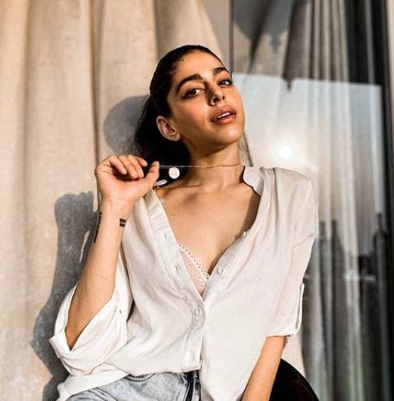 फिल्म की शूटिंग से तीन पहले जल गई थी अलाया की टांग, बताया अनुभव