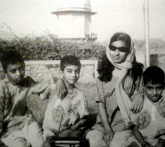 बचपन में ऐसे दिखते थे इरफान खान, सोशल मीड‍िया पर Unseen फोटो वायरल