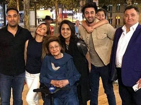 'मैं मशहूर बाप का बेटा, मशहूर बेटे का बाप', तस्वीरों में देखें ऋषि कपूर का परिवार