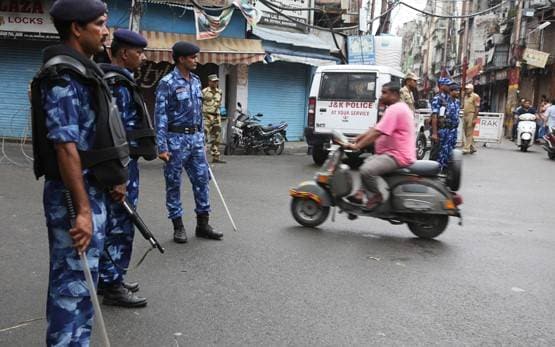 कोराेना: किन हालात में सड़क पर उतरेगी सेना? जानें क्या होते हैं नियम