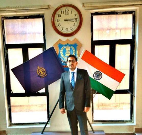 15 लाख की जॉब छोड़ बने थे IPS, लॉकडाउन में 'खाकी' से किया इमोशनल