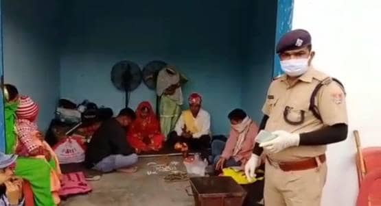 बॉर्डर पर शादी, चौकी पर मंडप, पुलिसकर्मी ने किया कन्यादान