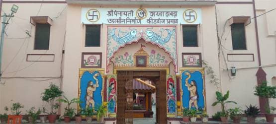 काशी-अयोध्या के मंदिरों में पूजा नहीं गरीबों के लिए बन रहा खाना