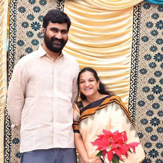 कौन हैं IAS सृजना, कोरोना फैला तो 22 दिन के बच्चे को लेकर ऑफिस पहुंचीं