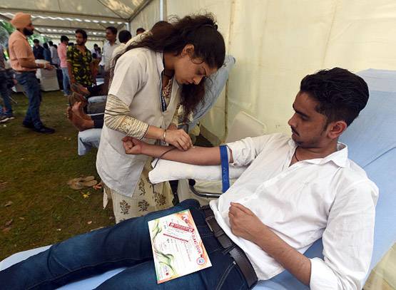 घर बैठे कर सकते हैं कोरोना रोगियों की मदद, दानियों में आएगा नाम