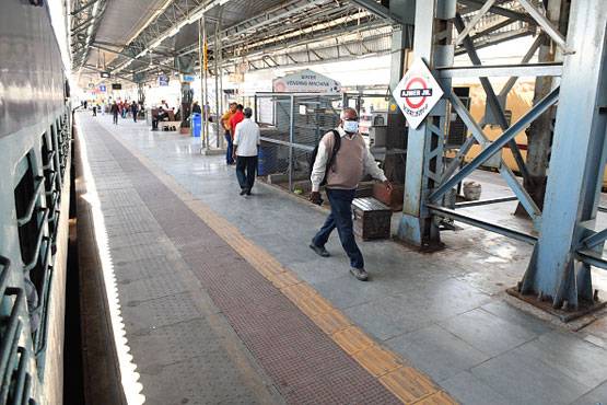 कोरोना का रेड जोन बदलकर ऐसे बनता है ऑरेंज-ग्रीन जोन, आप भी करें हेल्प