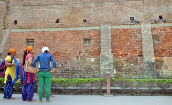 101 साल बाद: जलियांवाला बाग तो देखो, यहां चली थीं गोलियां...