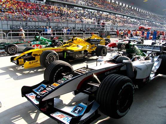 कोरोना: जो बनाते थे फार्मूला वन की तेज रफ्तार कारें, अब कर रहे ये काम