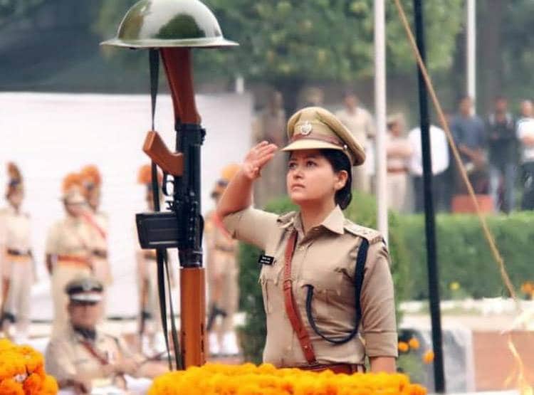 कौन हैं IPS सिमाला, बॉलीवुड में भी किया काम, अब एक कविता से चर्चा में