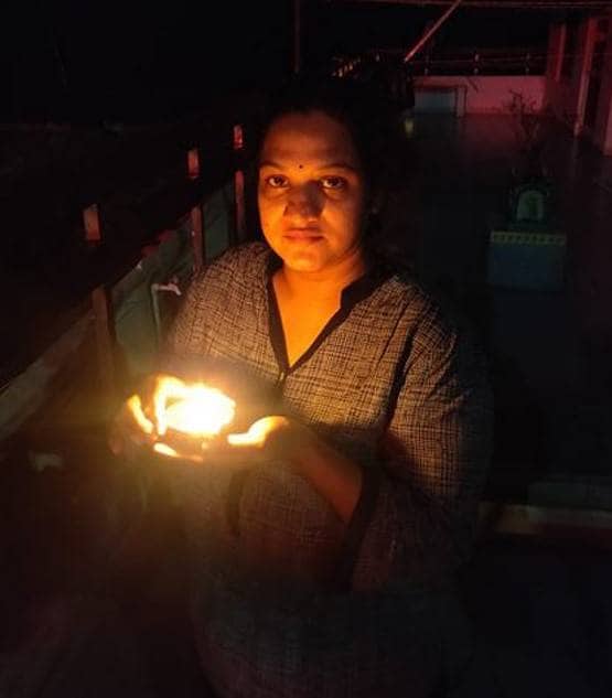 कौन हैं IAS सृजना, कोरोना फैला तो 22 दिन के बच्चे को लेकर ऑफिस पहुंचीं