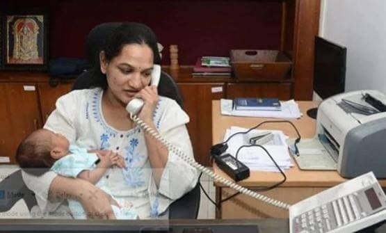 कौन हैं IAS सृजना, कोरोना फैला तो 22 दिन के बच्चे को लेकर ऑफिस पहुंचीं