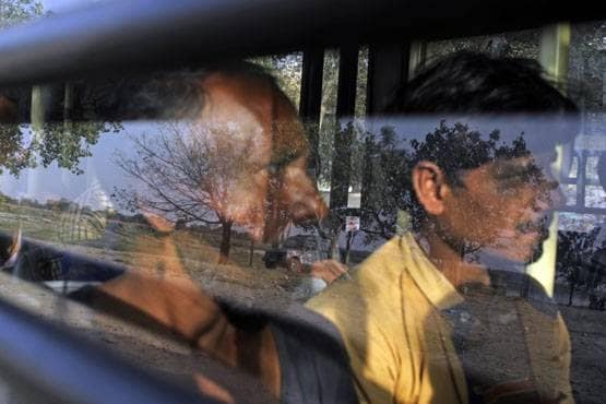 कैमरे में कैद हुआ लॉकडाउन का सच, देखें कैसे दर्द में जी रहे मजदूर