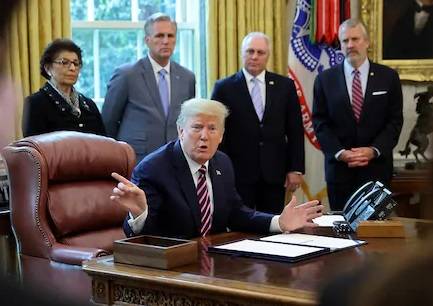 अचानक ऐसा क्या हुआ कि डोनाल्ड ट्रंप ने बंद कर दी कोरोना पर प्रेस ब्रीफिंग