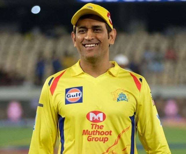 'धोनी क्रिकेट के बेस्ट फिनिशर, इस घातक गेंदबाज पर भारी है पलड़ा'