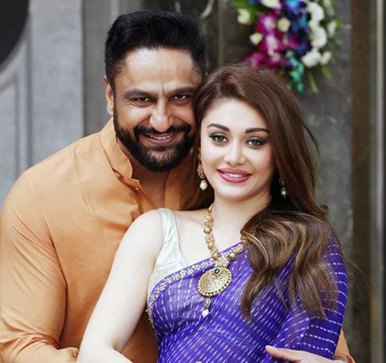 क्या प्रेग्नेंट हैं बिग बॉस कंटेस्टेंट शेफाली? सोशल मीडिया पर ऐसी चर्चा