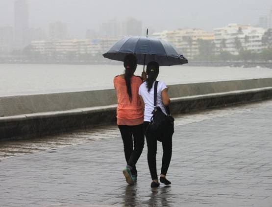 मॉनसून में फिर हमला कर सकता है कोरोना, एक्सपर्ट की चेतावनी