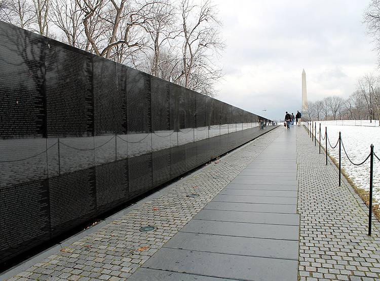 वियतनाम युद्ध में जितने अमेरिकी नहीं मरे, उतने कोरोना ने 4 महीने में मार दिए