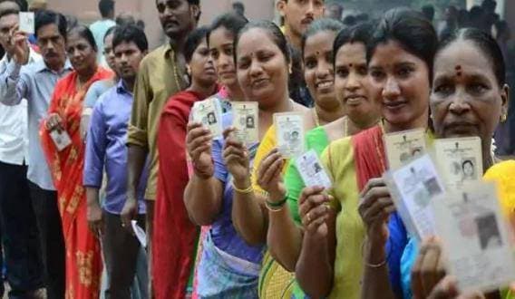 लॉकडाउन में घर बैठे सुधरवाएं आधार-वोटर कार्ड की गलतियां