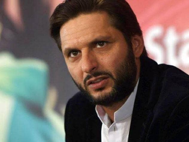 कोरोना: पाकिस्तान में हिंदुओं की मदद कर रहे आफरीदी, आटा-चावल बांट रहे