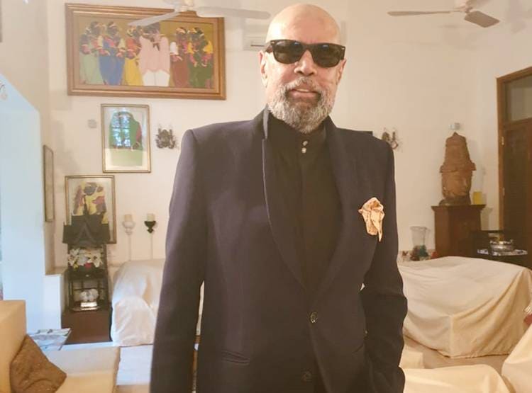 काले सूट और चश्मे में दिखा कपिल देव का अंदाज, गंजे लुक से चौंक गए फैंस