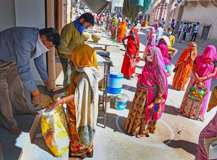 20 करोड़ महिलाओं के खाते में पैसे डाल रही सरकार, जानिए कैसे मिलेगी रकम