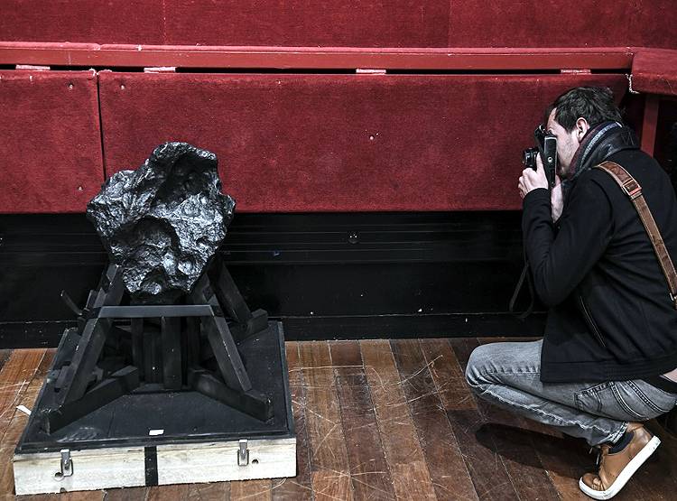 हर साल धरती से टकराते हैं 17 हजार उल्कापिंड, इन इलाकों में ज्यादा खतरा