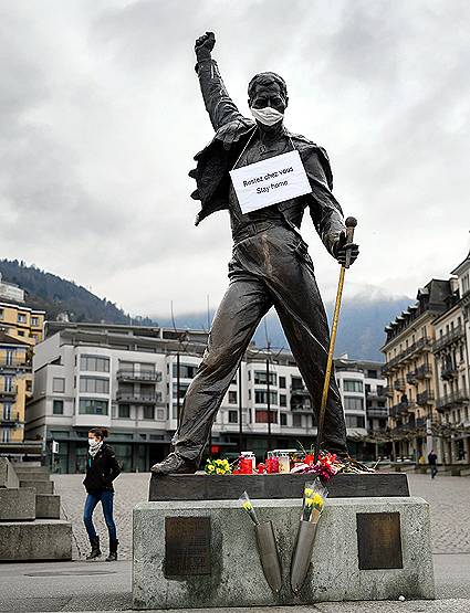 कोरोना संकट में मास्क लगाए दिखीं मूर्तियां, दुनिया हो गई स्टैच्यू!