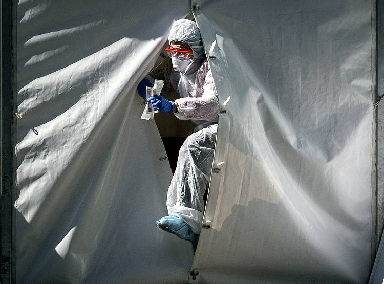 रूस पर कोरोना का अब तक का सबसे बड़ा हमला, चौंका रहा है बीमारी का पैटर्न