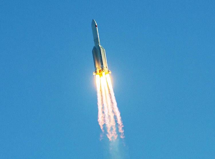 न्यूयॉर्क के ऊपर से गुजरते हुए अटलांटिक महासागर में गिरा चीन का रॉकेट