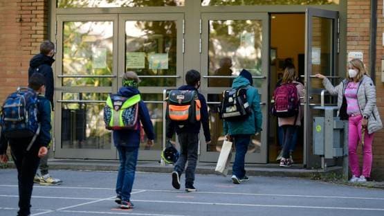 इस देश ने हटा दिया था लॉकडाउन, केस बढ़े तो दोबारा लगाना पड़ा