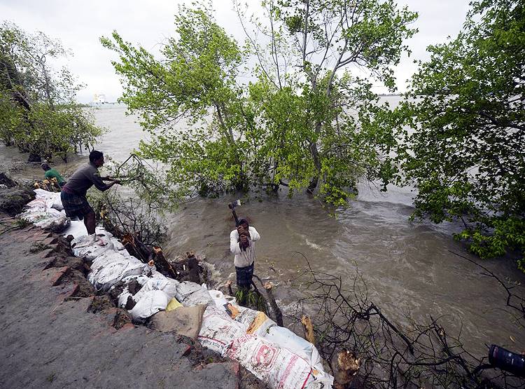 तूफान अम्फानः पारादीप पर होगा पहला प्रहार, प्रचंड वेग से हो सकती है टक्कर