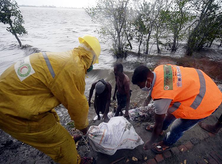 तूफान अम्फानः पारादीप पर होगा पहला प्रहार, प्रचंड वेग से हो सकती है टक्कर