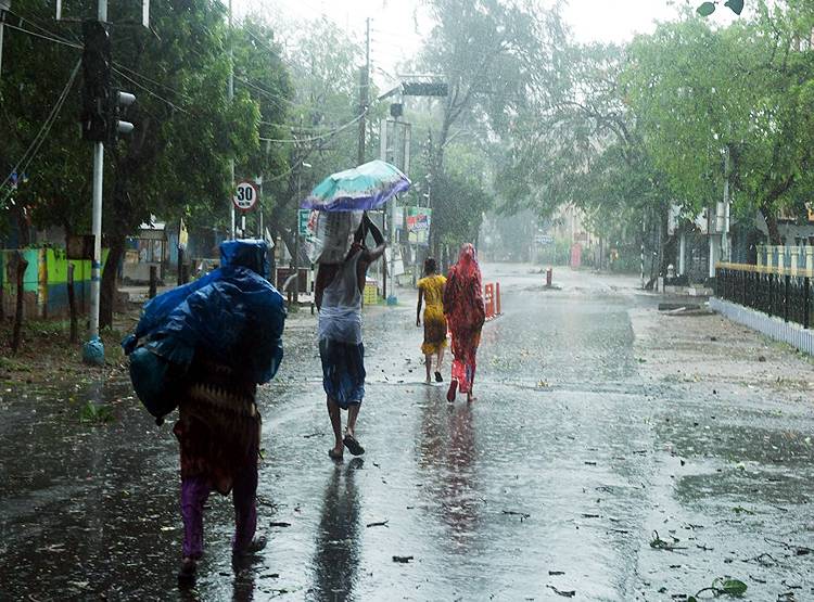 तूफान अम्फानः पारादीप पर होगा पहला प्रहार, प्रचंड वेग से हो सकती है टक्कर