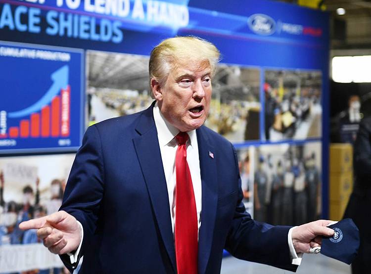 कोरोना को लेकर अपने देश के वैज्ञानिकों पर भड़के ट्रंप, कही ये बात