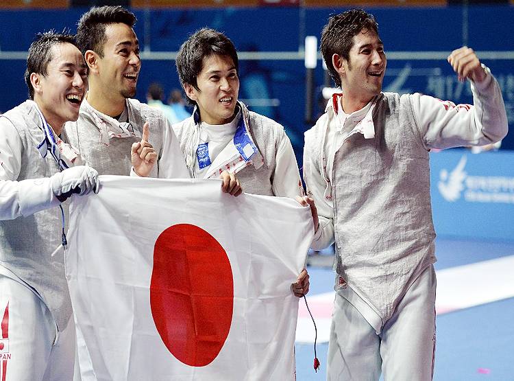 लॉकडाउन में साइकिल से फूड डिलीवरी कर रहा जापान का ये ओलंपियन