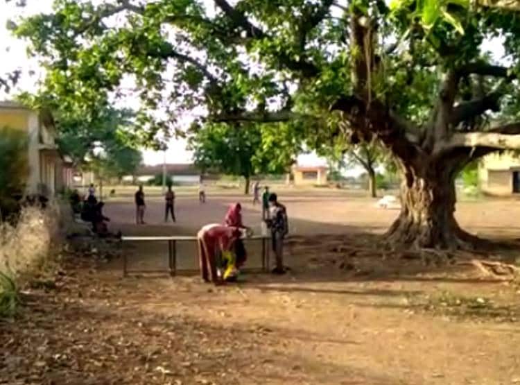 क्वारनटीन सेंटर में भूत-प्रेत की अफवाह, दो गर्भवती महिलाएं बनीं शिकार