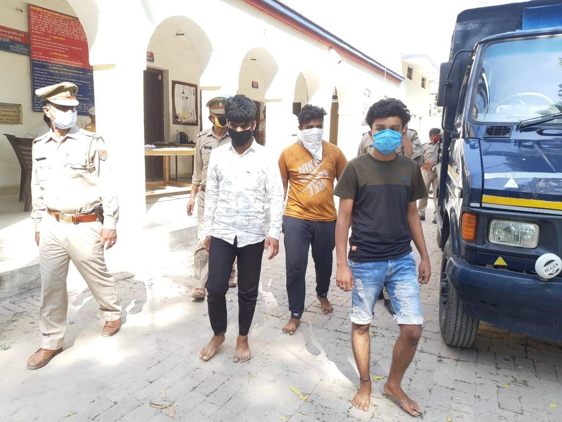 तमंचे और पिस्तौल के साथ टिकटॉक वीडियो बनाने वाले तीन युवक गिरफ्तार