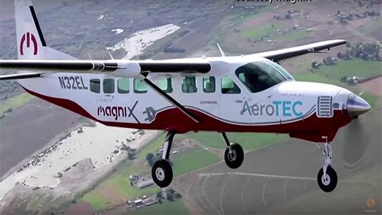 दुनिया के सबसे बड़े इलेक्ट्रिक प्लेन ने भरी पहली सफल उड़ान